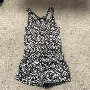 Old Navy Romper//L//B&W